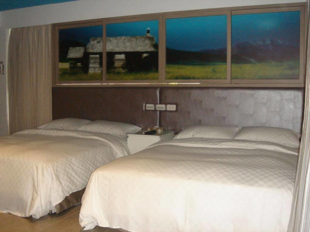 R8 Eco Hotel Kaohsiung Exterior photo